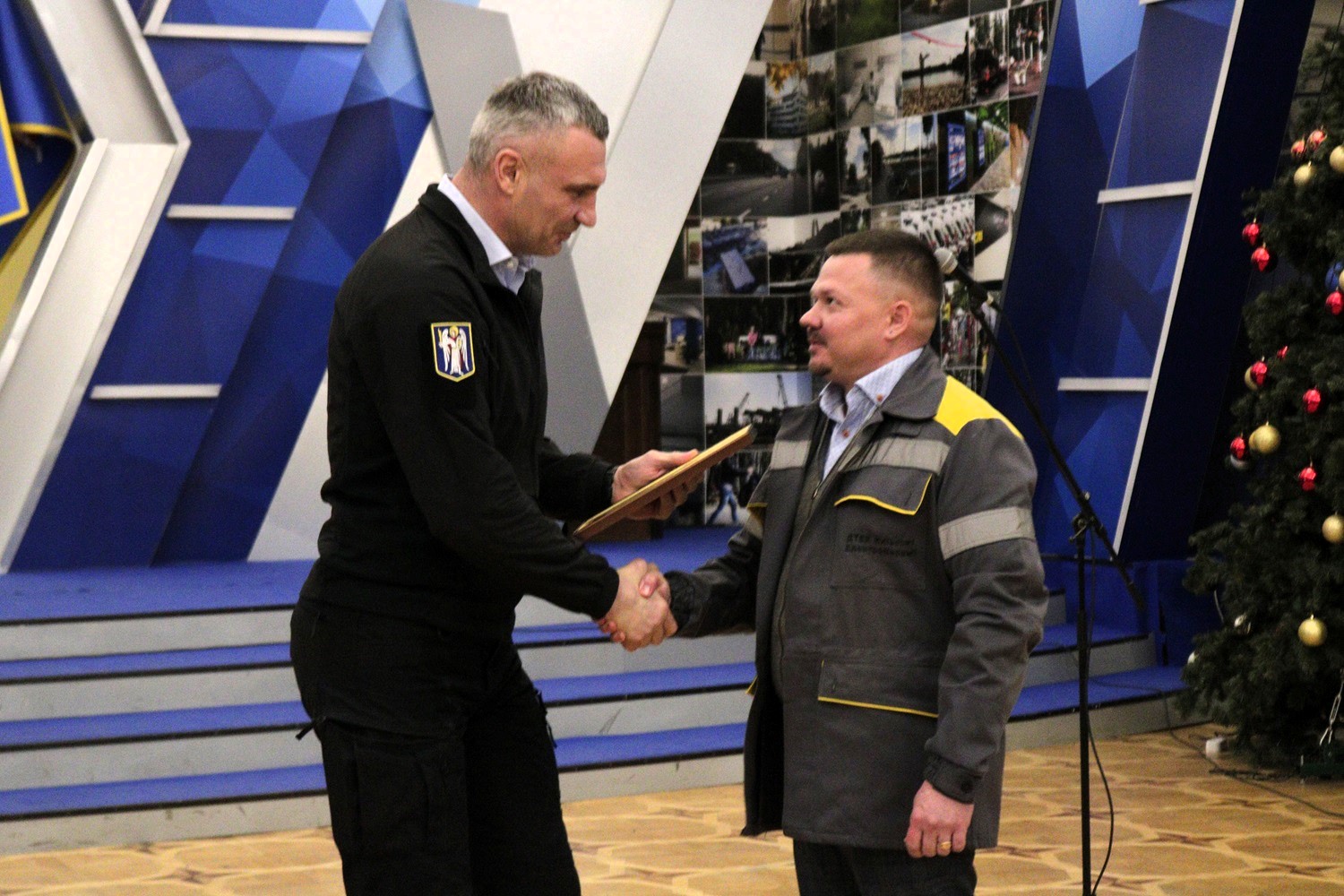 Держава та місто відзначили працівників ДТЕК Київські електромережі до Дня енергетика.  1