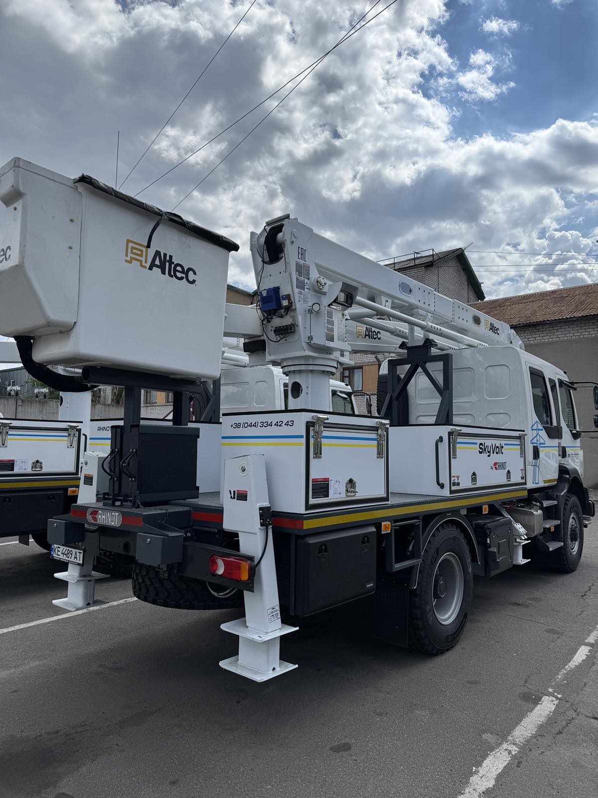 DTEK Dnipro Grids received advanced truck-mounted aerial platforms and equipment for live line works
