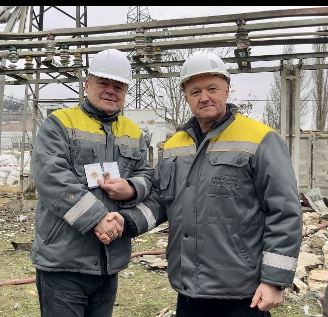 «За відновлення світла після ворожих атак»: понад 70 енергетиків ДТЕК Одеські електромережі отримали почесні нагороди.  6