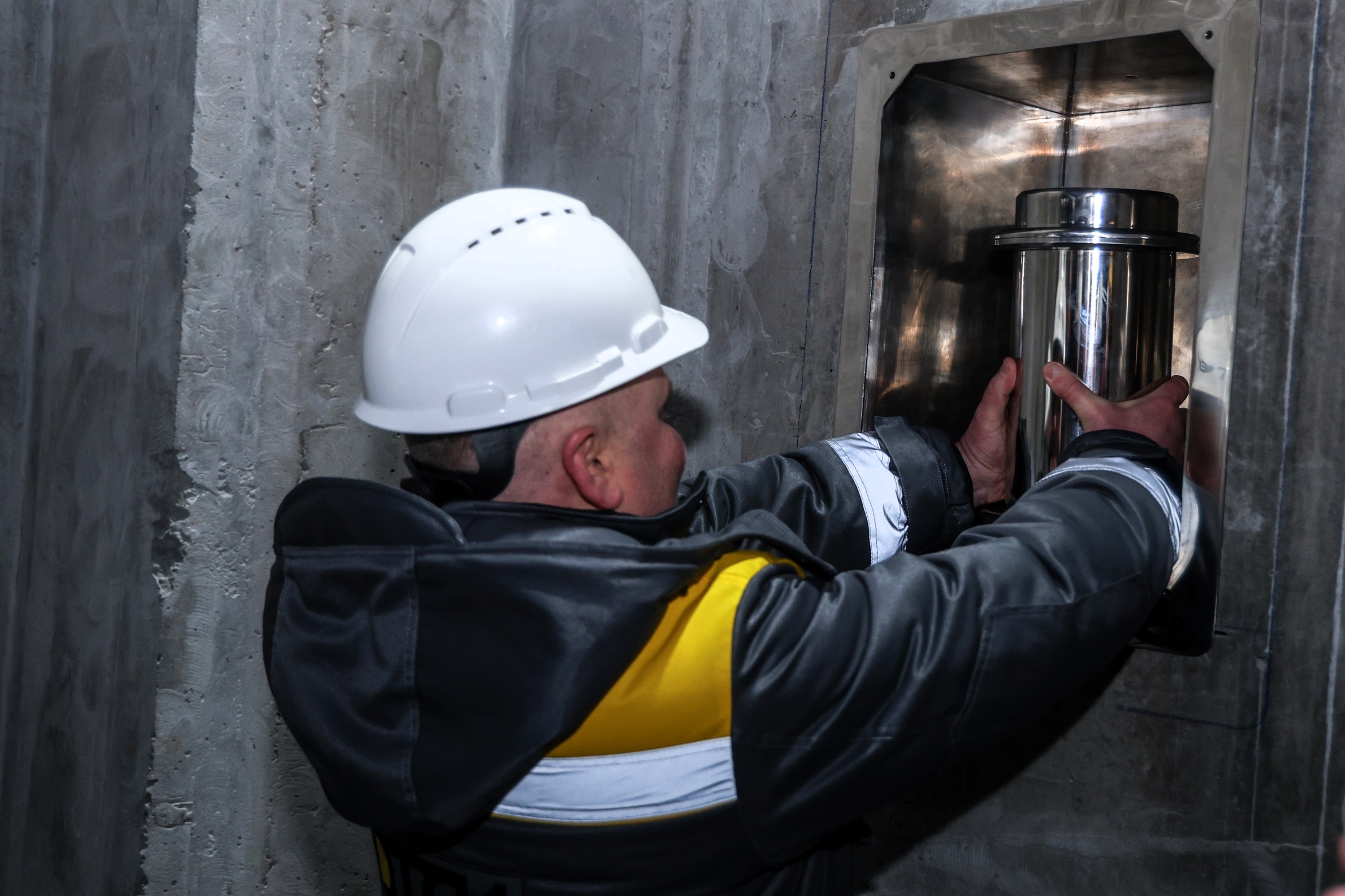 ОСР ДТЕК Мережі разом з Послом Франції в Україні заклали капсулу часу в першій цифровій підстанції. 3 ОСР ДТЕК Мережі разом з Послом Франції в Україні заклали капсулу часу в першій цифровій підстанції. 2