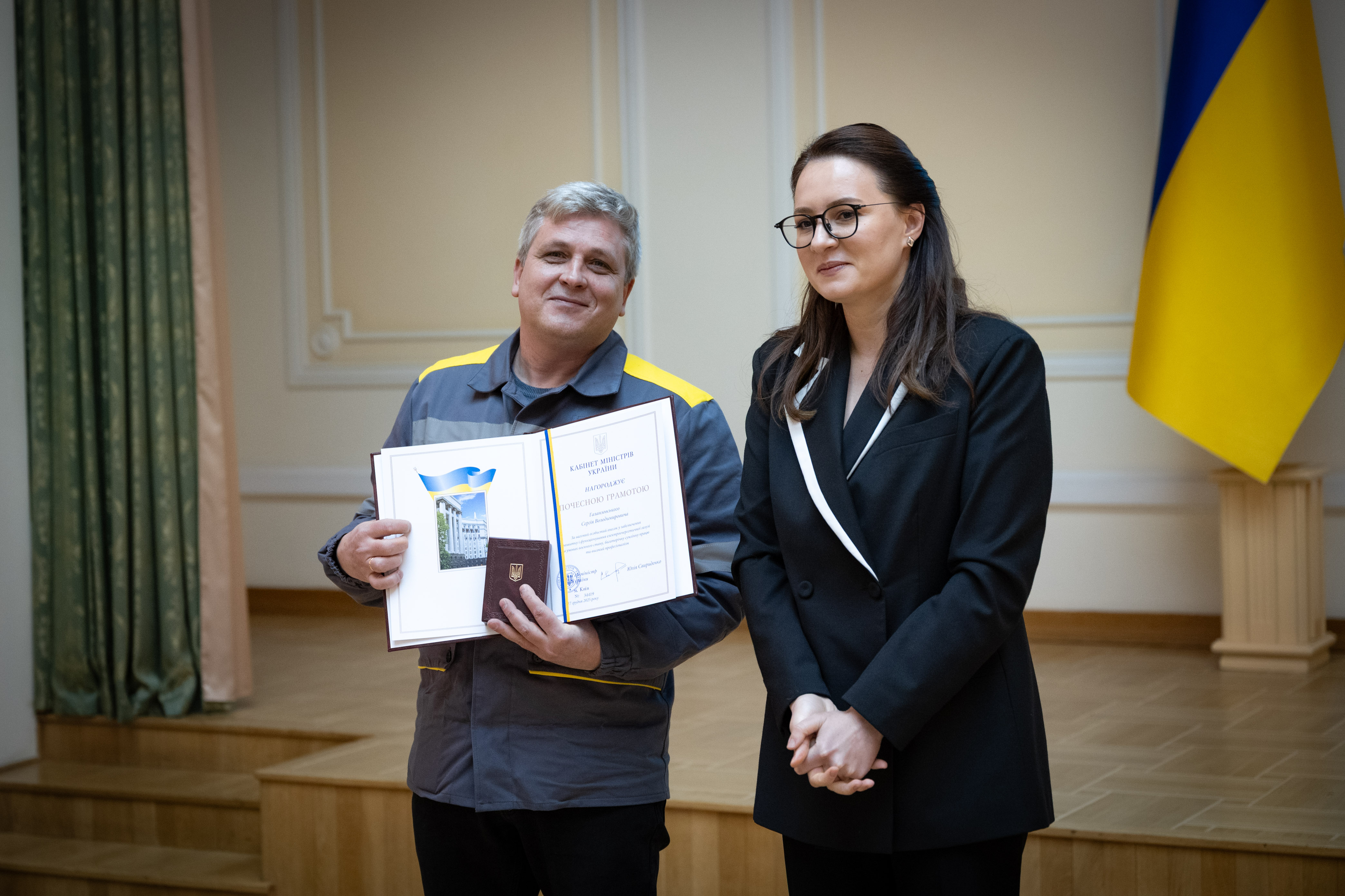 «За відновлення світла після ворожих атак»: понад 70 енергетиків ДТЕК Одеські електромережі отримали почесні нагороди.  2