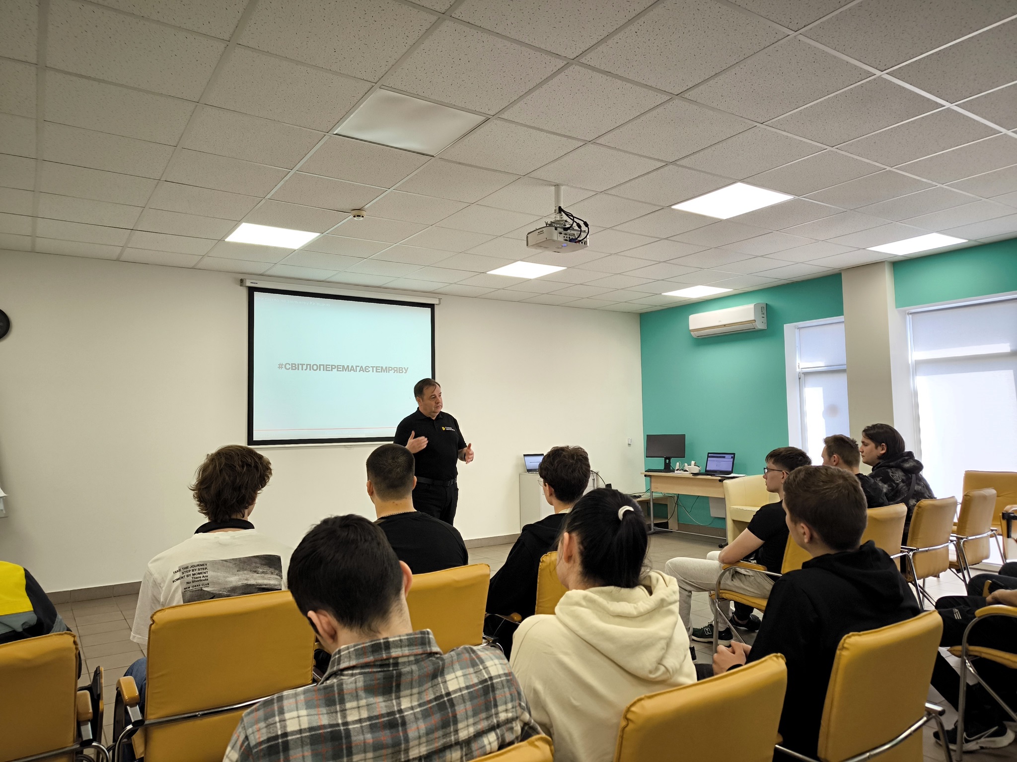 Студенти КПІ ознайомилися з обладнанням діючої високовольтної підстанції ДТЕК Київські електромережі.  1