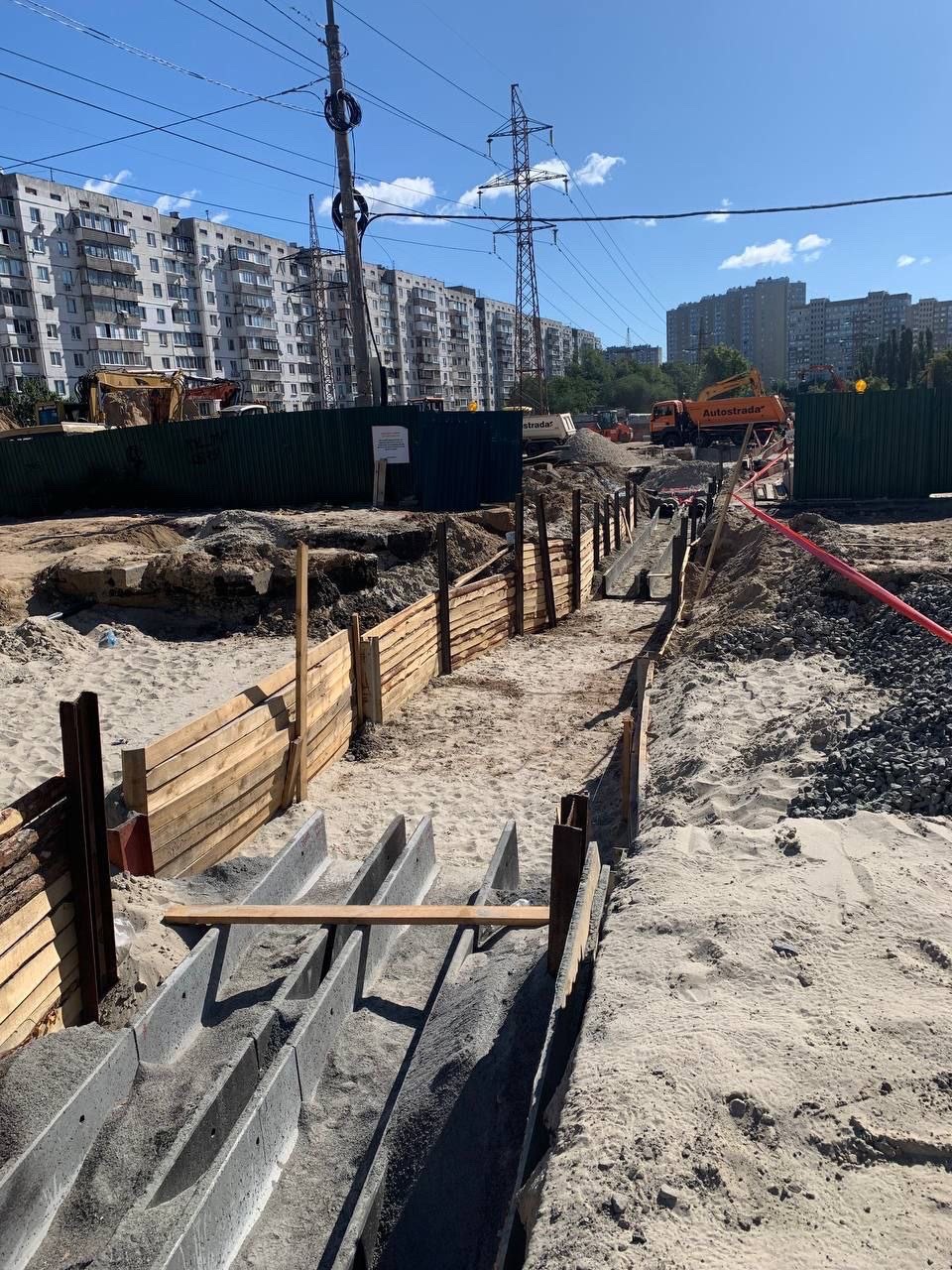 ДТЕК Київські електромережі переніс повітряні високовольтні мережі для будівництва метро на Виноградар. 3 ДТЕК Київські електромережі переніс повітряні високовольтні мережі для будівництва метро на Виноградар. 2