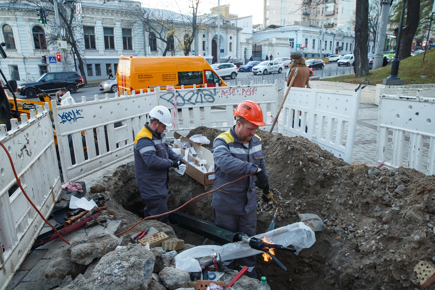 Готуємо місто до спеки та морозів: ДТЕК Київські електромережі вже відремонтував 90 підстанцій.  1