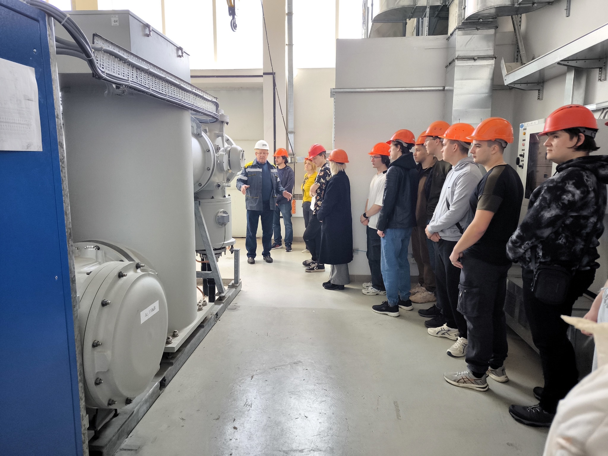 Студенти КПІ ознайомилися з обладнанням діючої високовольтної підстанції ДТЕК Київські електромережі.  2