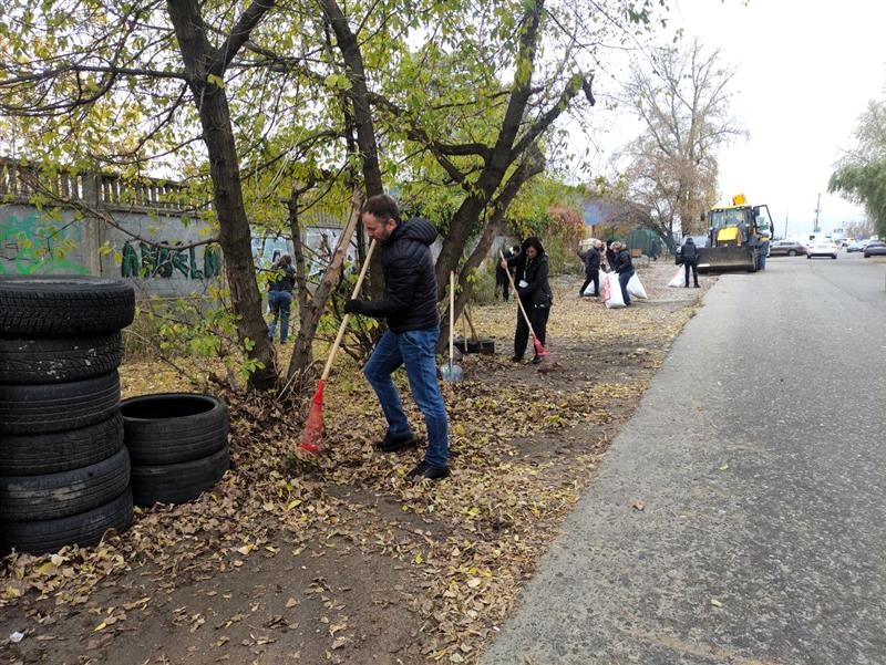 Столичні енергетики прибрали понад 20 кубів сміття в межах осіннього місячника благоустрою. 3 Столичні енергетики прибрали понад 20 кубів сміття в межах осіннього місячника благоустрою. 2