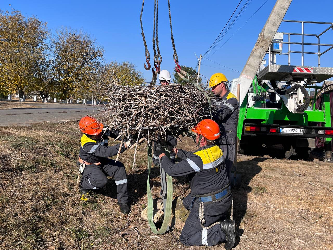 Energy workers of the DTEK Odesa Grids installed 25 safe stork nests in 2024.  2