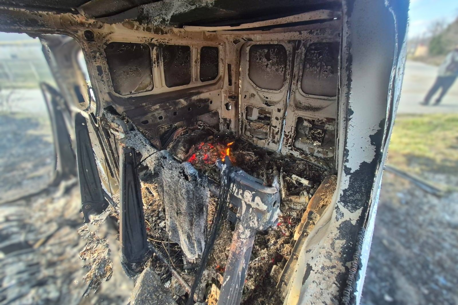 На Дніпропетровщині росіяни знов атакували дронами автомобіль енергетиків ДТЕК Дніпровські електромережі